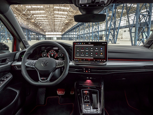 Innenraum des VW Golf GTI Edition 50