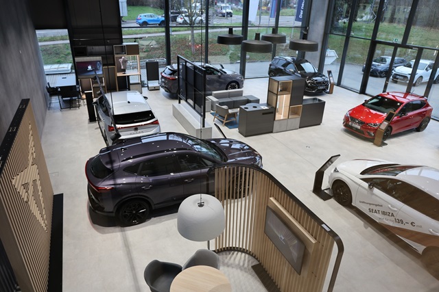 Der Showroom der SEAT  & CUPRA Niederlassung der Hahn Gruppe in Kornwestheim.